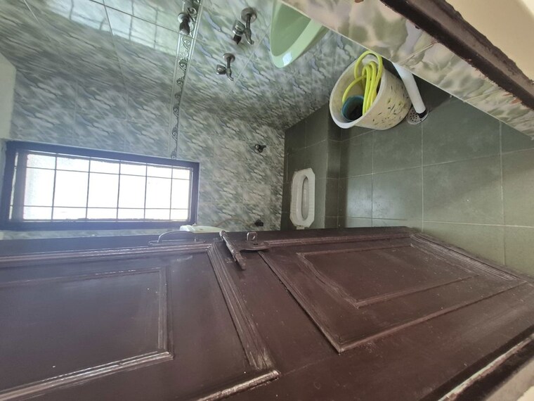 Bathroom, mayur vihar 2.5 Bedroom 850 Sq.Ft. Apartment In Mayur Vihar Delhi 10618430