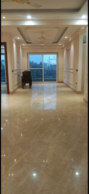 Room in 3 BHK Builder Floor at Palam Vihar – for Rent
