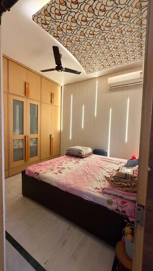 Bedroom in 3 BHK Builder Floor at Palam Vihar – for Rent