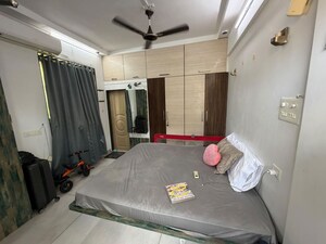 Bedroom in 2 BHK Apartment at Mahim West – for Rent