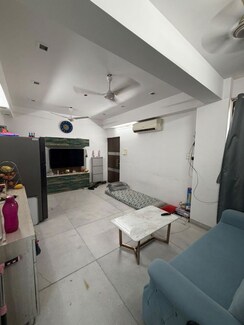 2 BHK + Prayer Room Apartment For Rent in Mahim West