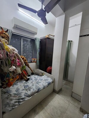Bedroom in 2 BHK Apartment at Mahim West – for Rent