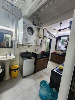 Team Area in 2 BHK Apartment at Mahim West – for Rent