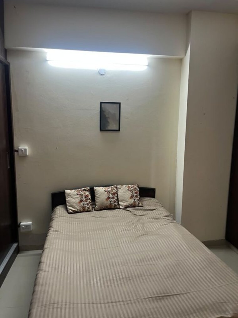 Bedroom, nimbus-the-golden-palm 2.5 Bedroom 1085 Sq.Ft. Apartment In Sector 168 Noida 10618478