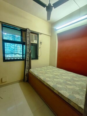 Room in 3 BHK Apartment at Windsor Garden Enclave, Vasant Vihar – for Rent