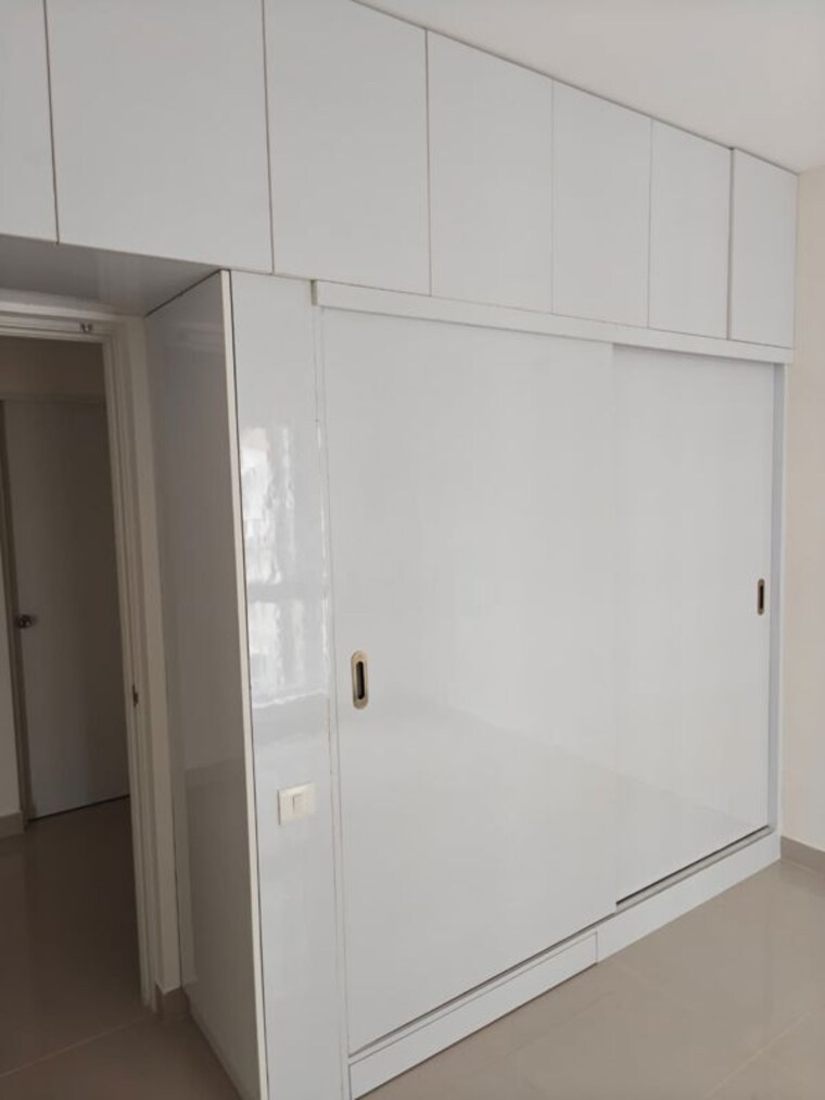 Bathroom, mantri-manyata-lithos 2.5 Bedroom 1760 Sq.Ft. Apartment In Thanisandra Bangalore 10618492