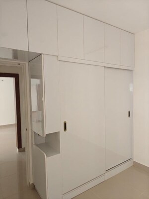 Room in 2.5 BHK Apartment at Mantri Manyata Lithos, Thanisandra – for Rent