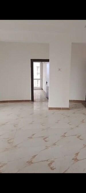 Room in 3 BHK Apartment at Eldeco Mystic Greens, Omicron I Greater Noida – for Rent