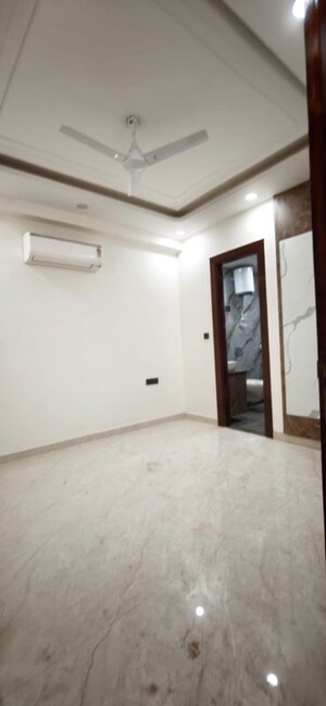 Room in 4 BHK Builder Floor at Green Fields Colony – for Rent