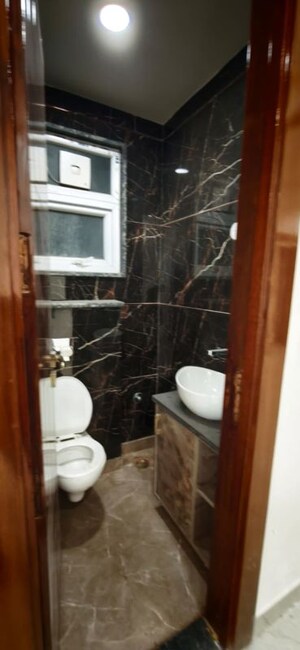 Bathroom in 4 BHK Builder Floor at Green Fields Colony – for Rent