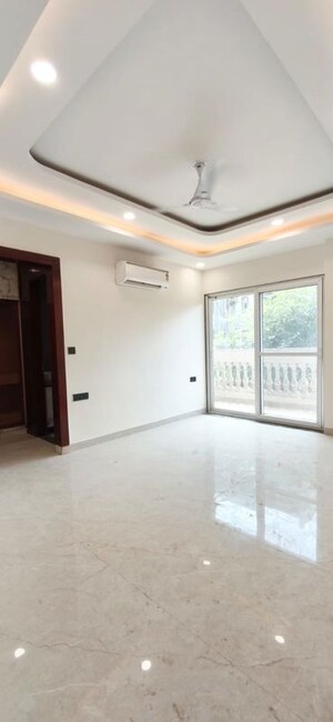Room in 4 BHK Builder Floor at Green Fields Colony – for Rent