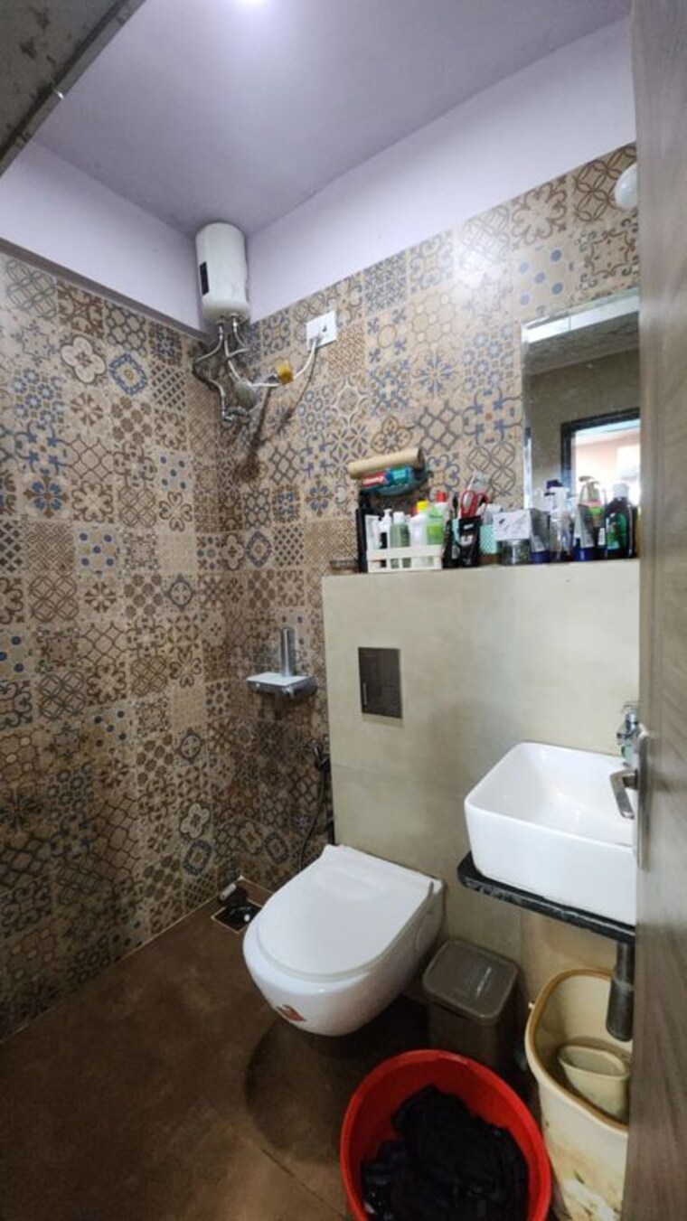 Bathroom, vakola 2 Bedroom 600 Sq.Ft. Apartment In Vakola Mumbai 10618510