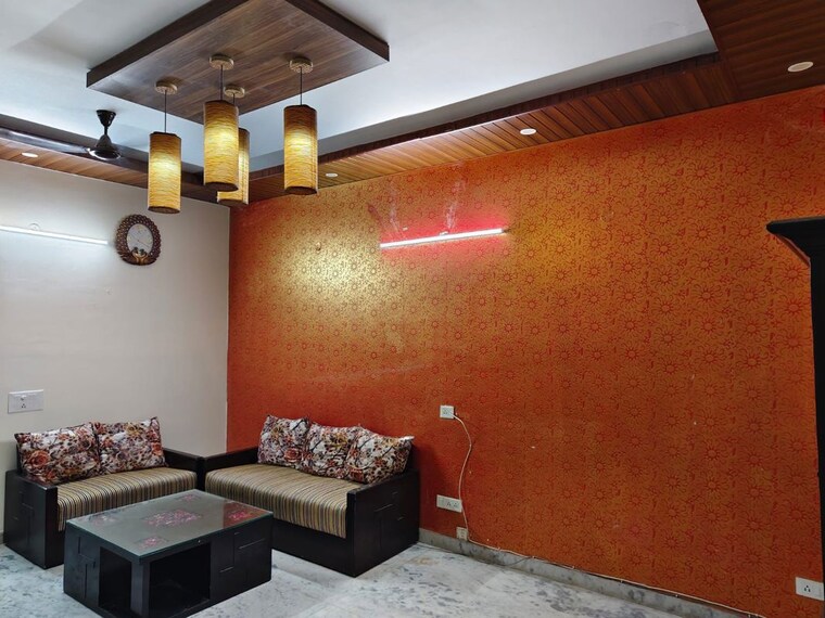 Living Room, vip road 3 Bedroom 150 Sq.Yd. Builder Floor In Vip Road Zirakpur 10618509