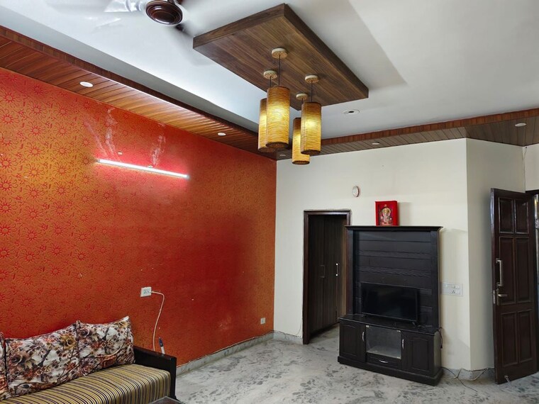 Living Room, vip road 3 Bedroom 150 Sq.Yd. Builder Floor In Vip Road Zirakpur 10618509