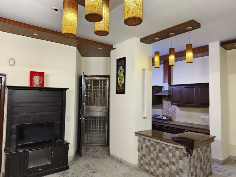 Living Room, vip road 3 Bedroom 150 Sq.Yd. Builder Floor In Vip Road Zirakpur 10618509