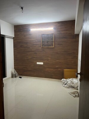Room in 2 BHK Apartment at Vakola – for Rent