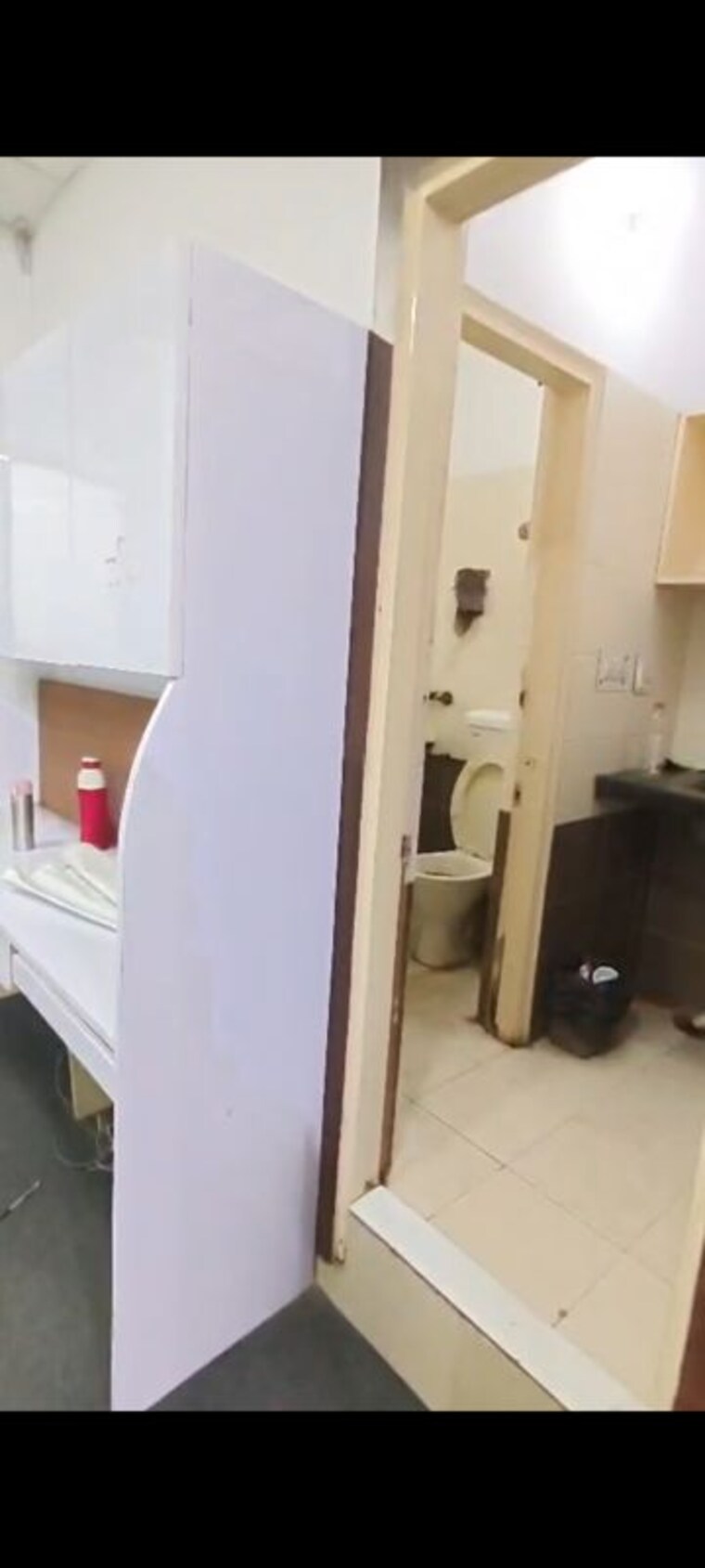 Bathroom, netaji subhash place Commercial Office Space 600 Sq.Ft. In Netaji Subhash Place Delhi 10618520