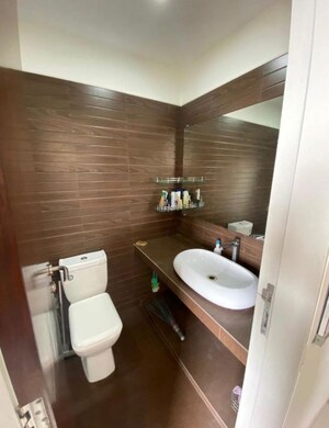 Team Area in 3 BHK Apartment at Santacruz Mansion, Santacruz East – for Rent