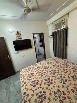 Bedroom in 1 BHK Apartment at Sainik Farm – for Rent
