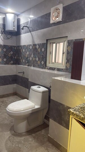 Team Area in 2 BHK Builder Floor at East Of Kailash – for Rent