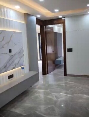 Room in 3 BHK Builder Floor at Palam Vihar – for Sale