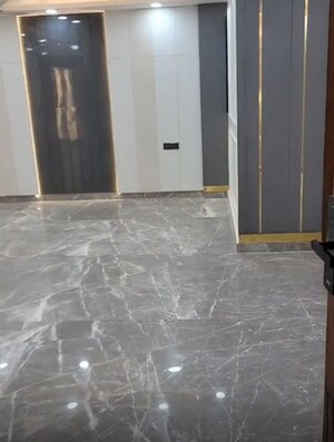Room in 3 BHK Builder Floor at Palam Vihar – for Sale