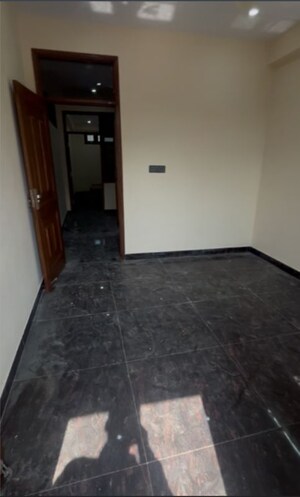 Room in 1 BHK Independent House at Sector 25 – for Rent