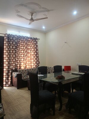 Team Area in 3 BHK Builder Floor at Sector 21 – for Rent