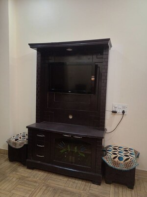 Furnished Amenities in 3 BHK Builder Floor at Sector 21 – for Rent