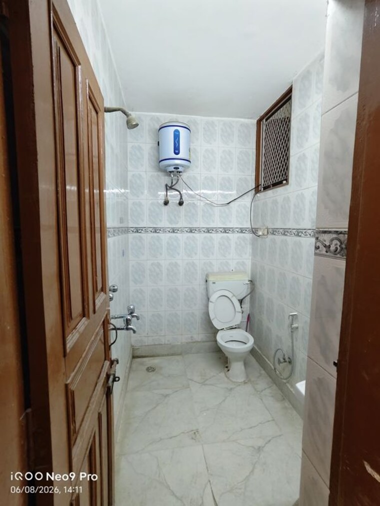 Bathroom, sector 21 3 Bedroom 300 Sq.Yd. Builder Floor In Sector 21 Gurgaon 10618556