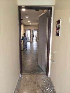 3.5 BHK + Servant Room Apartment For Rent in Sikka Kimaantra Greens