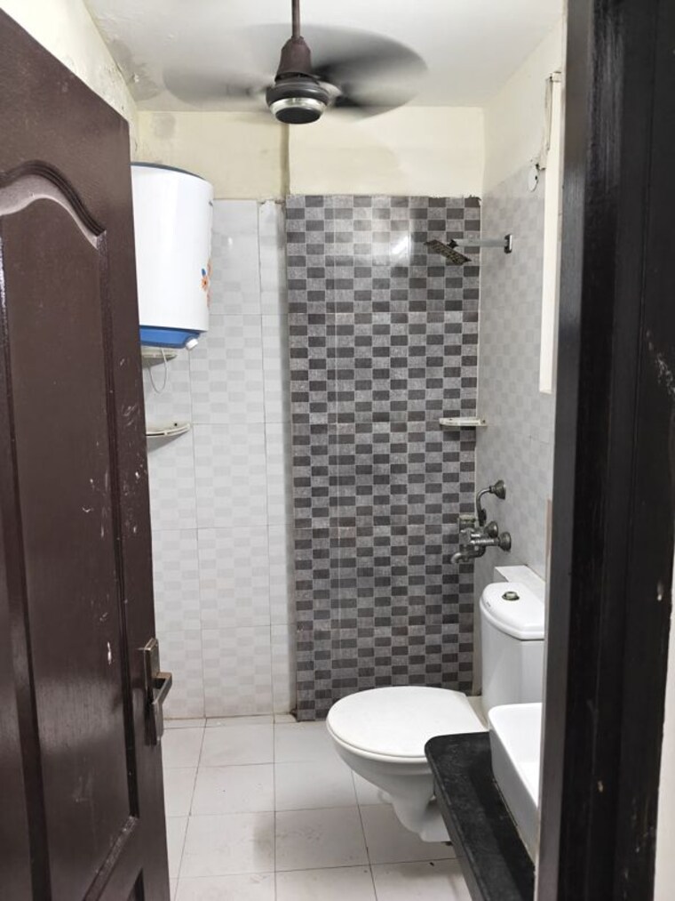 Bathroom, sikka-kimaantra-greens 3.5 Bedroom 1695 Sq.Ft. Apartment In Sector 79 Noida 10618464