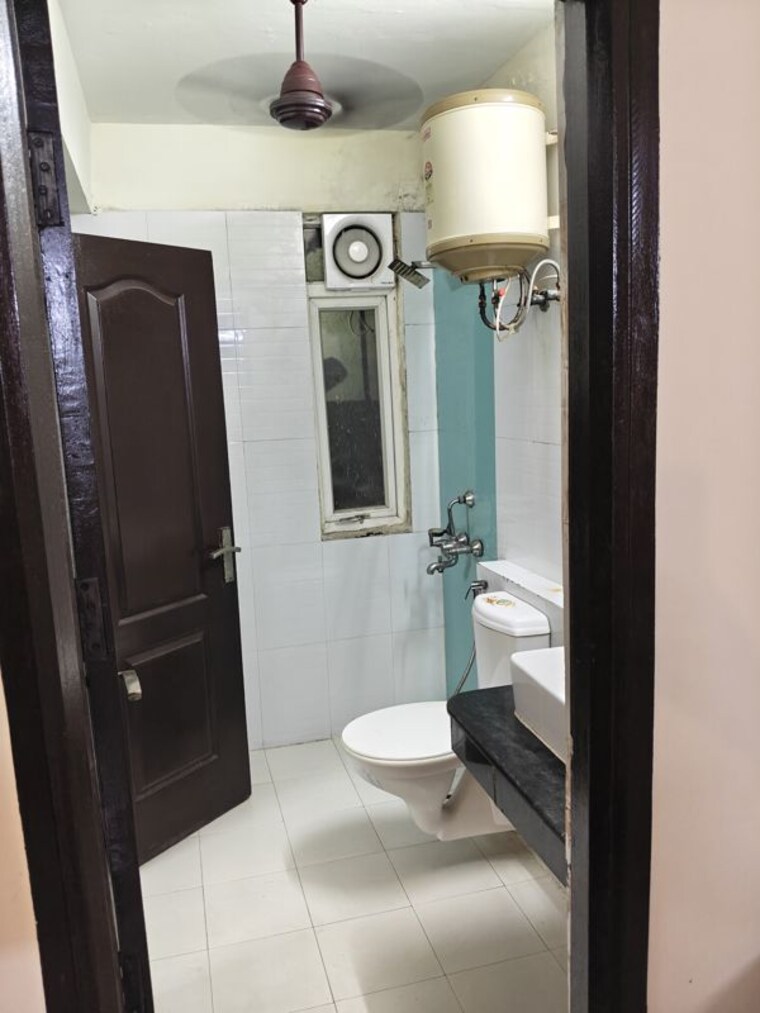 Bathroom, sikka-kimaantra-greens 3.5 Bedroom 1695 Sq.Ft. Apartment In Sector 79 Noida 10618464