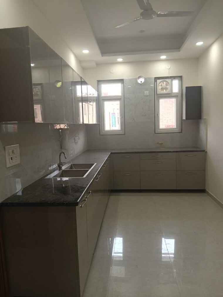 Kitchen, sector 22 2 Bedroom 200 Sq.Yd. Builder Floor In Sector 22 Gurgaon 10618567