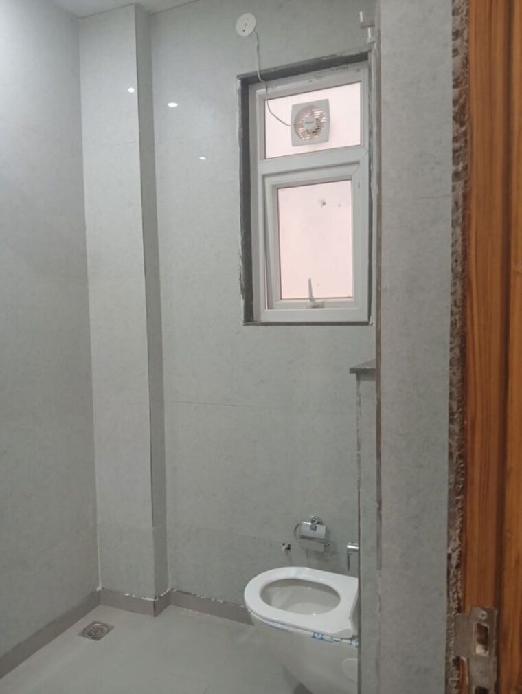 Bathroom, sector 22 2 Bedroom 200 Sq.Yd. Builder Floor In Sector 22 Gurgaon 10618567