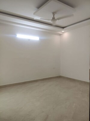 Room in 4 BHK Builder Floor at Green Fields Colony – for Rent