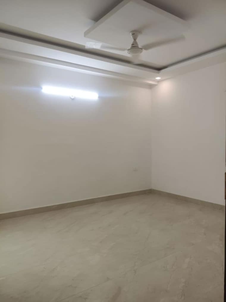 Room, green fields colony 4 Bedroom 300 Sq.Yd. Builder Floor In Green Fields Colony Faridabad 10618547