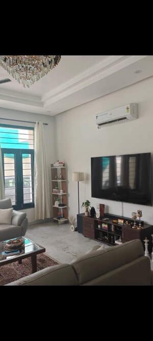 Living Room in 4 BHK Independent House at Sector 44 – for Rent