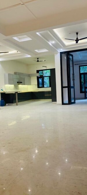 Room in 4 BHK Independent House at Sector 44 – for Rent