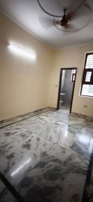 Room in 3 BHK Builder Floor at Green Fields Colony – for Rent