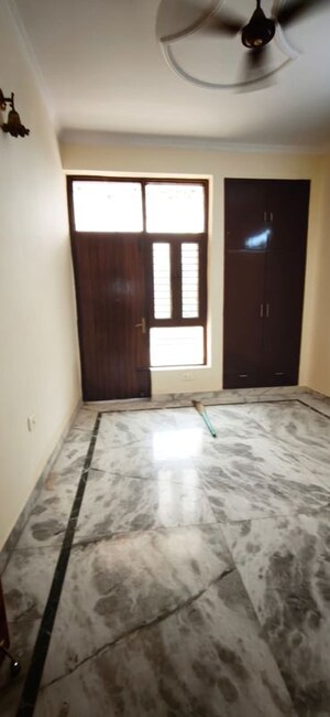 Room in 3 BHK Builder Floor at Green Fields Colony – for Rent