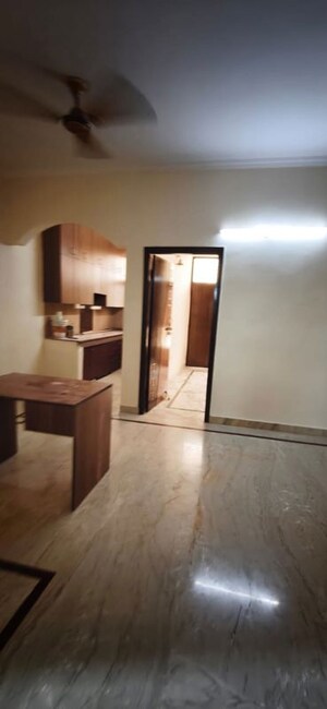 Room in 3 BHK Builder Floor at Green Fields Colony – for Rent