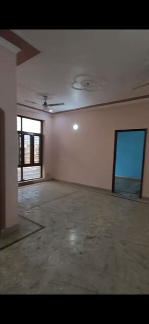 Room in 3 BHK Builder Floor at Green Fields Colony – for Rent