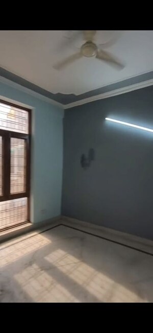Room in 3 BHK Builder Floor at Green Fields Colony – for Rent