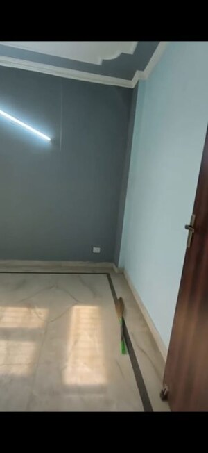 Furnished Amenities in 3 BHK Builder Floor at Green Fields Colony – for Rent