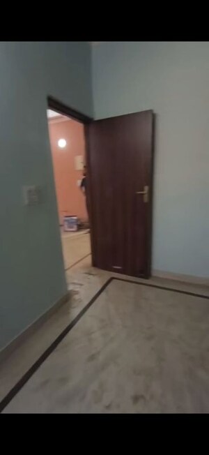 Room in 3 BHK Builder Floor at Green Fields Colony – for Rent