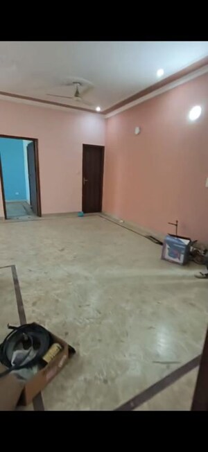 Room in 3 BHK Builder Floor at Green Fields Colony – for Rent