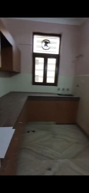 Room in 3 BHK Builder Floor at Green Fields Colony – for Rent