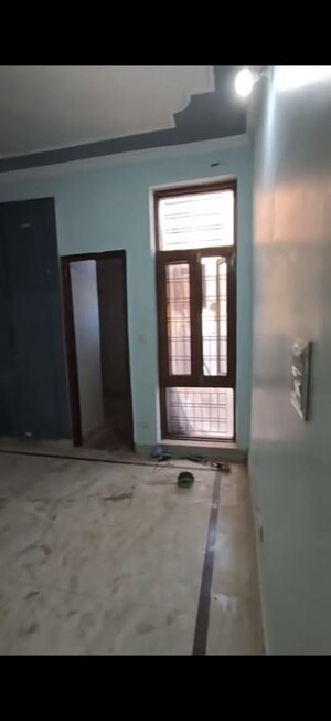 Room in 3 BHK Builder Floor at Green Fields Colony – for Rent