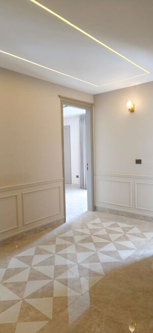 Room in 4 BHK Builder Floor at Green Fields Colony – for Rent